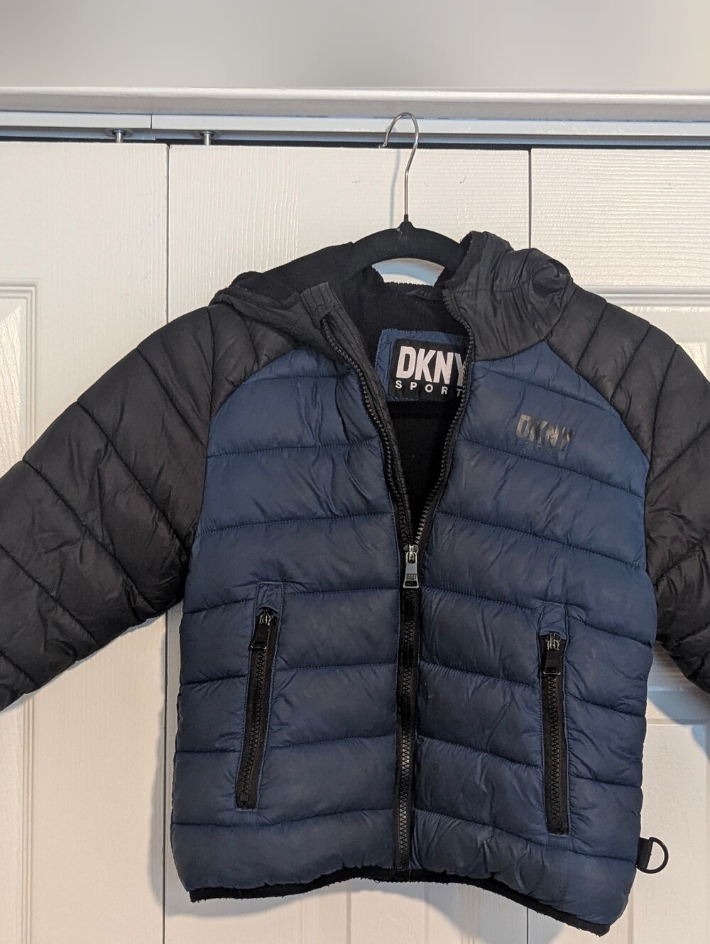 DKNY Sport Boys Hooded Puffer Jacket Size 5 Navy